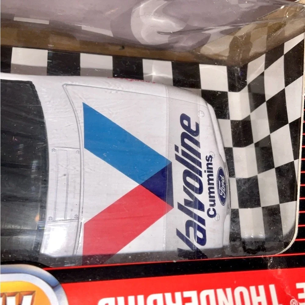 7222 - Valvoline Thunderbird - AMERICAN MUSCLE - 1:18 model by ERTL